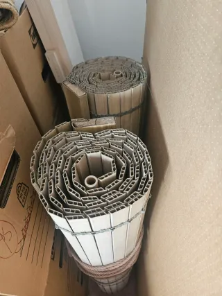 Dos persianas alicantinas de madera