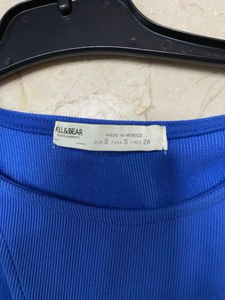 Vestido azul con cortes