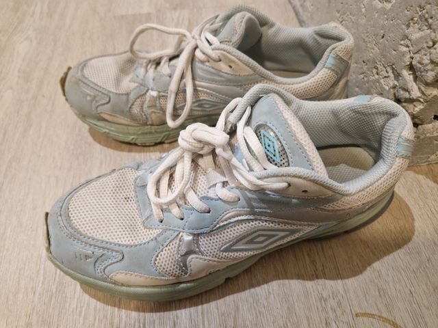 Zapatillas Umbro Talla 38 Azul y Blanco