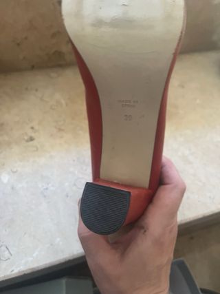 Zapatos de salón rojos piel tacón ancho EVA LOPEZ