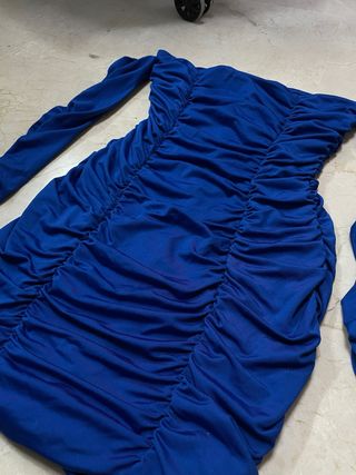 Vestido azul fruncido manga larga