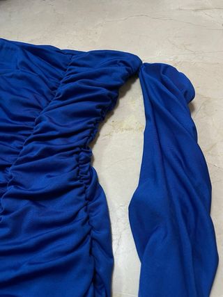 Vestido azul fruncido manga larga