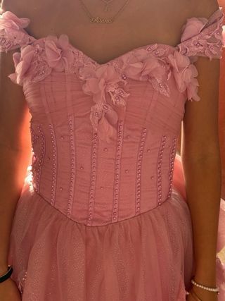 Vestido de XV años rosa con flores