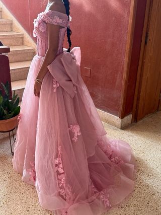 Vestido de XV años rosa con flores