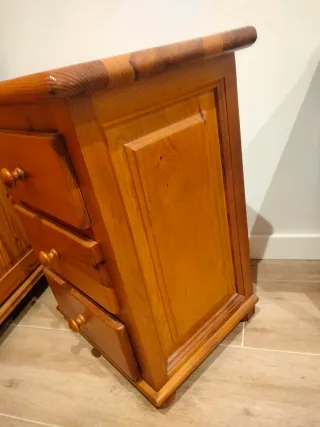 Mesita de noche madera pino