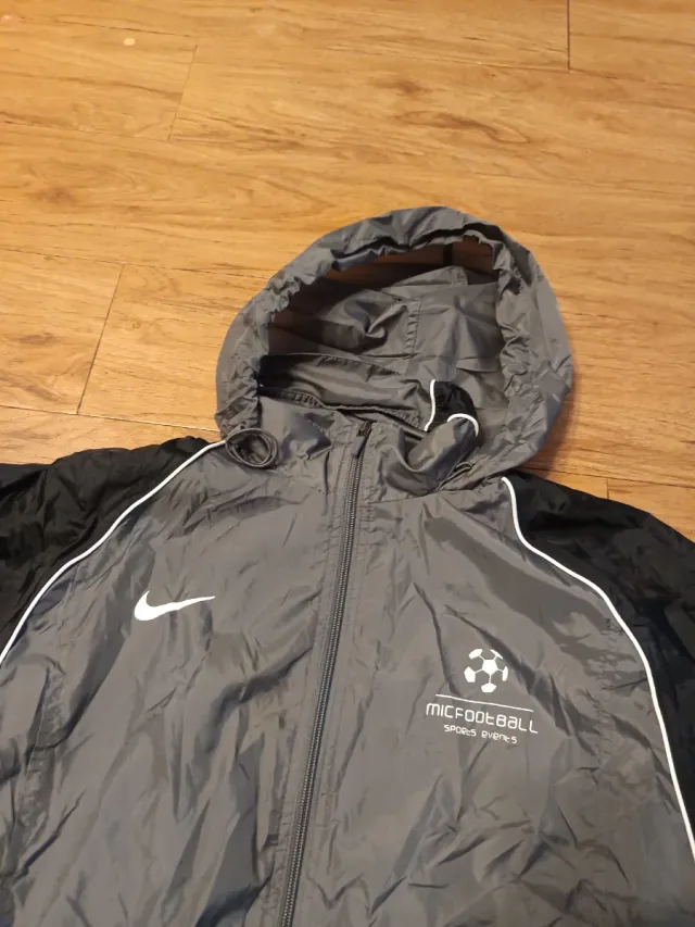 Chaqueta Nike Gris y Negra