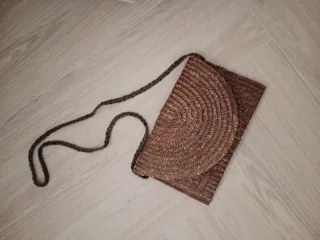 Bolso de rafia marrón