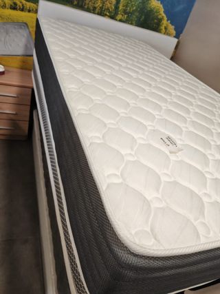 Armario y mesita de noche de madera