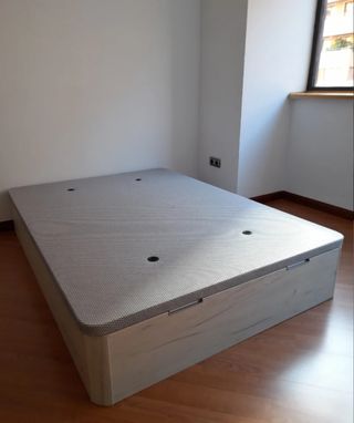 Armario y mesita de noche de madera