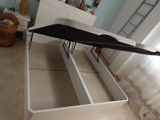 Armario y mesita de noche de madera