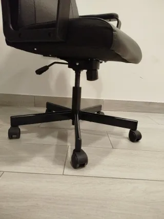 Silla de escritorio con ruedas