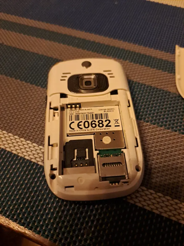 Telefono vintage ZTE Vegas bianco + caricatore