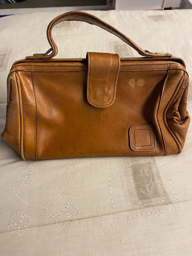 Bolso de piel marrón estilo vintage