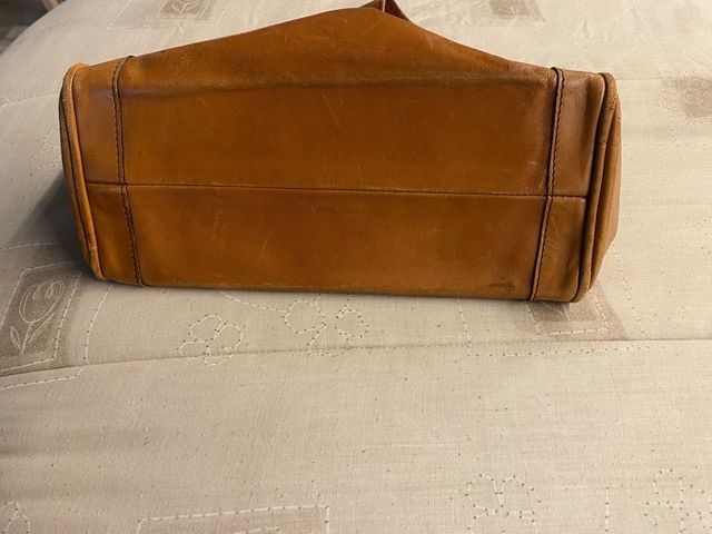 Bolso de piel marrón estilo vintage