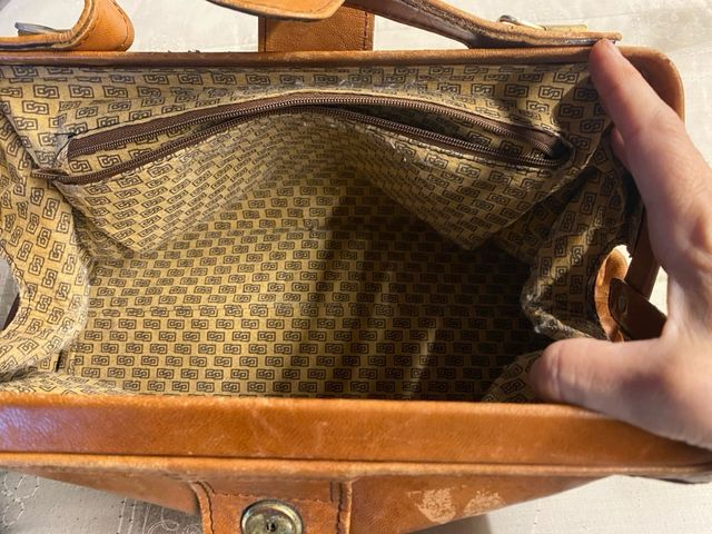 Bolso de piel marrón estilo vintage