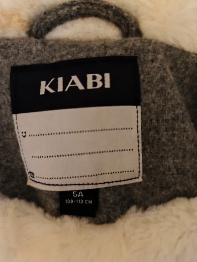 Casaco Kiabi cinza com capuz e pelo