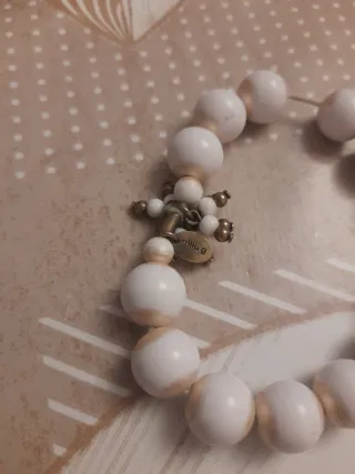 Pulsera Milá perlas blancas y charm