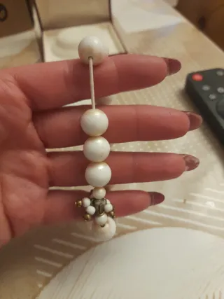 Pulsera Milá perlas blancas y charm