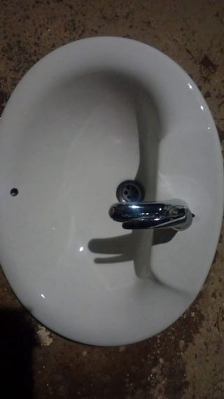 Lavabo de manos completo.