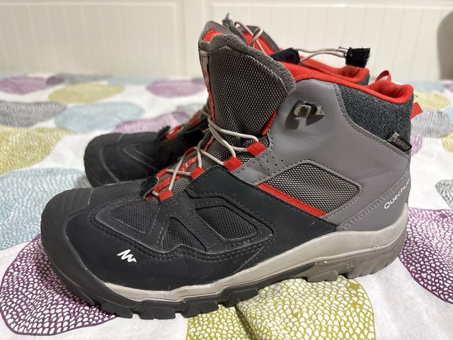 Botas Quechua niño rojo y negro