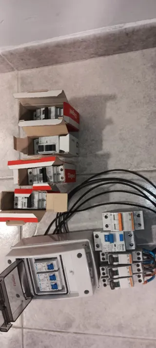 12 Interruptores magnetotermicos