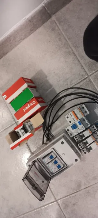 12 Interruptores magnetotermicos