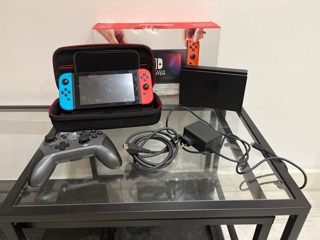 Nintendo Switch Azul/Rojo + Mando Pro + Accesorios