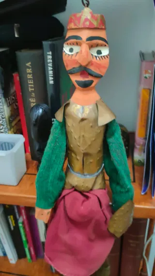 Marioneta de madera artesanal. Titella