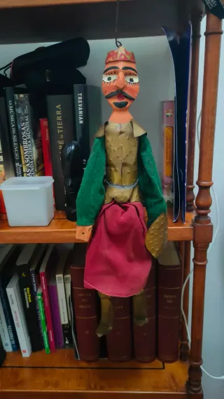 Marioneta de madera artesanal. Titella