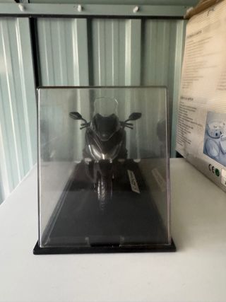 Maqueta Kymco AK 550 portes a toda España incluido