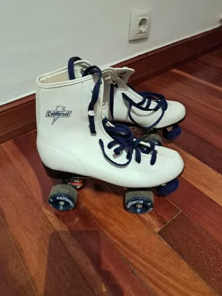 Patines 4 Ruedas Blancos + Rodilleras