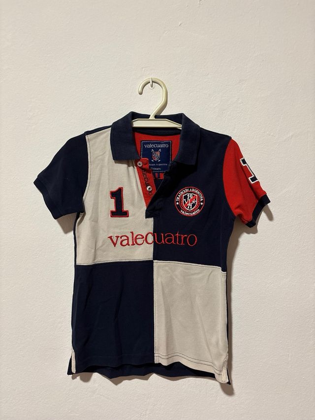 Polo Valecuatro niño azul, beige y rojo