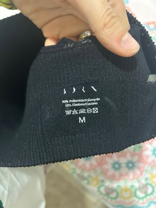 Top Born Living Yoga Negro