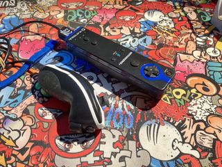 Nintendo Wii Blanca con cables y mando