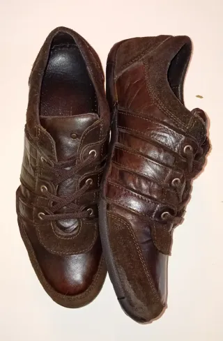 Zapatos deportivos marrones talla 43