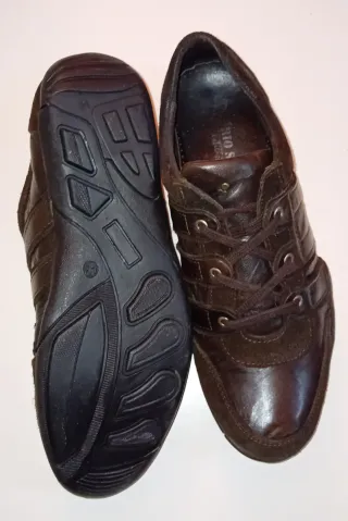 Zapatos deportivos marrones talla 43