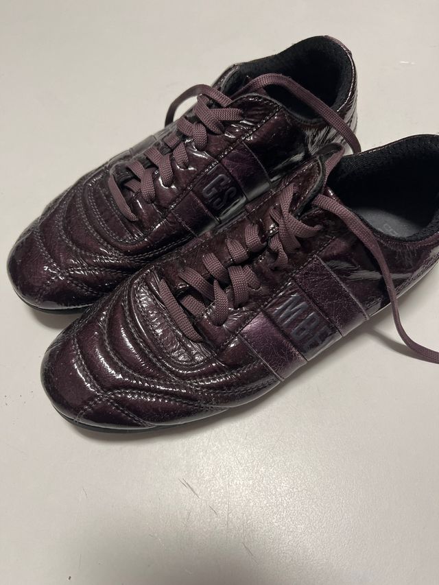 Zapatillas moradas poco usadas