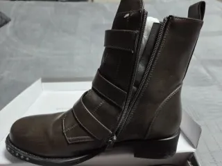 Botas con hebillas  38