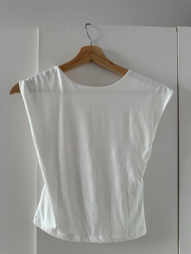 Camiseta blanca sin espalda Talla M
