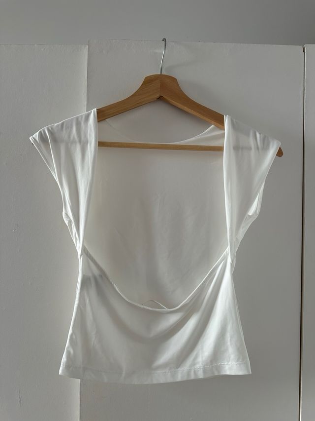 Camiseta blanca sin espalda Talla M