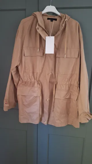 Chaqueta Zara con capucha beige