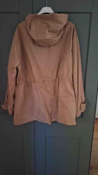 Chaqueta Zara con capucha beige