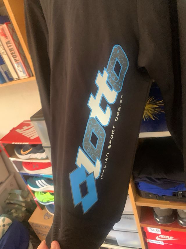 Sudadera Lotto Negra con Logo Azul