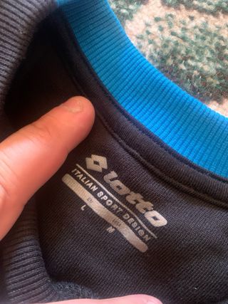Sudadera Lotto Negra con Logo Azul
