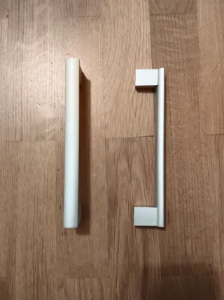 Tiradores plateados para puertas y cajones