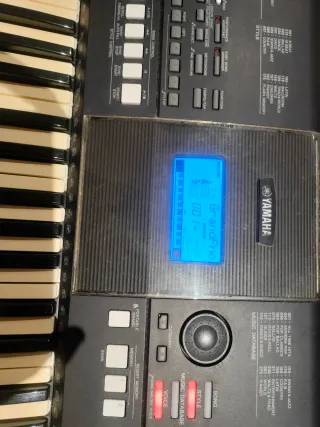 Yamaha PSR-E423 Teclado Digital