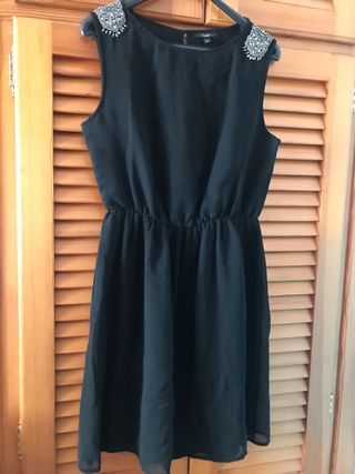 Vestido negro con pedrería
