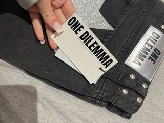 Pantalones ONE DILEMA negros estrellas plata