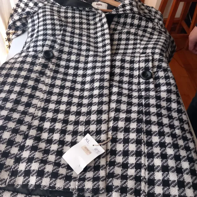 Abrigo Rinascimento Cuadros Blanco y Negro Talla M