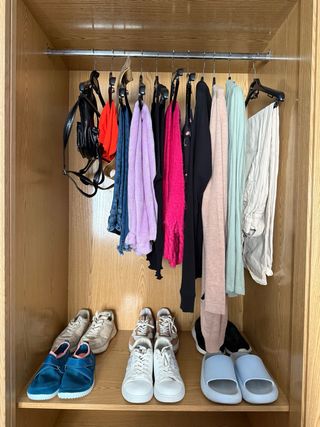 Lote de ropa y calzado de mujer.